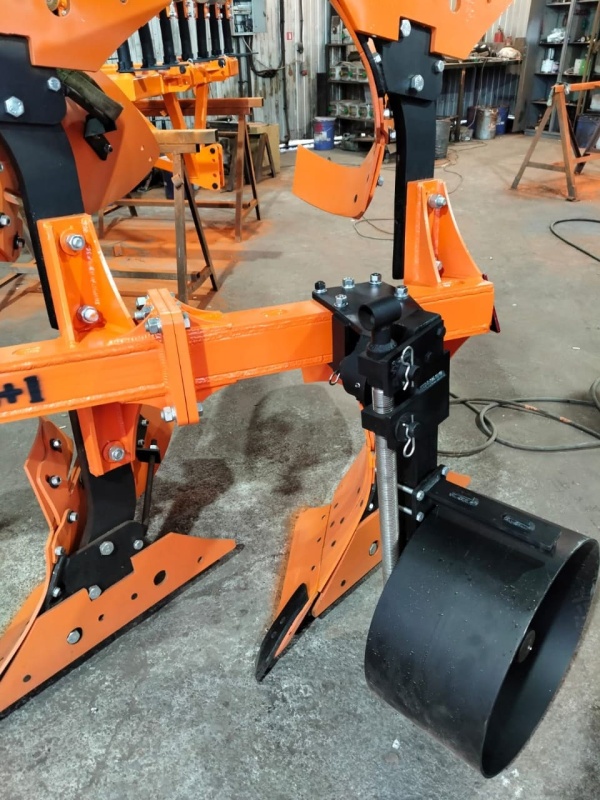 Плуг навесной оборотный 3/35+1 купить в Ставрополе – «БДН-АгроКубань», 9