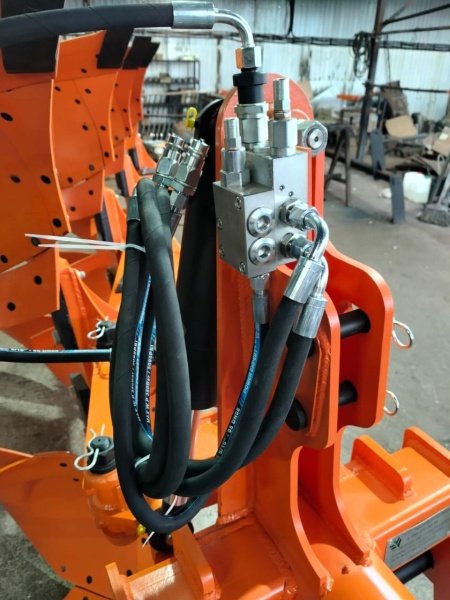 Плуг навесной оборотный 3/35+1 купить в Ставрополе – «БДН-АгроКубань», 3