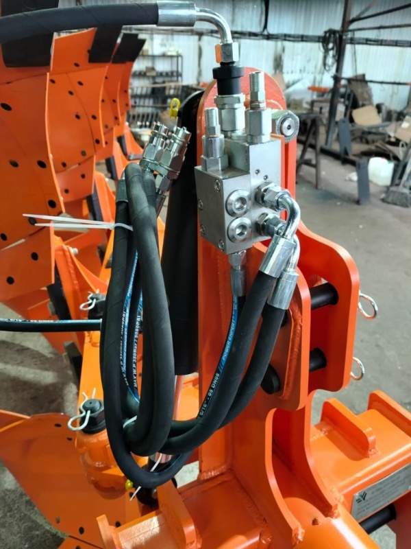 Плуг навесной оборотный 3/35+1 купить в Ставрополе – «БДН-АгроКубань», 3